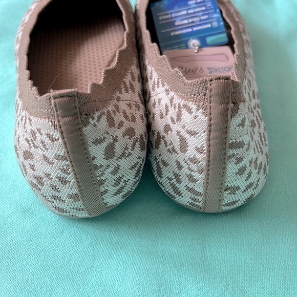 Brand New Skechers Cleo 2.0 Uninhibited Slip-On Casual Ballet Flats Mocha - Picture 10 of 16